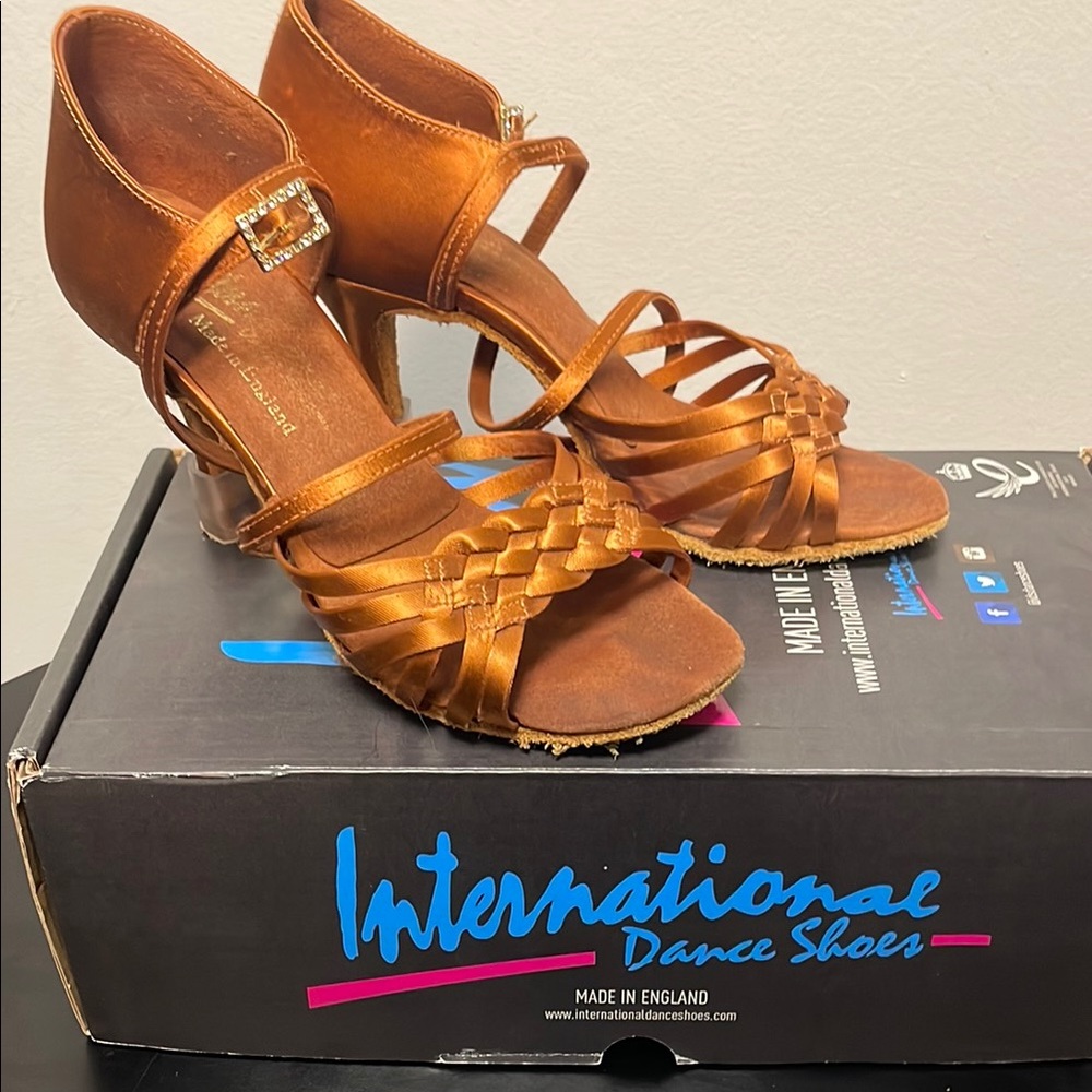 Women's Tan Latin heels